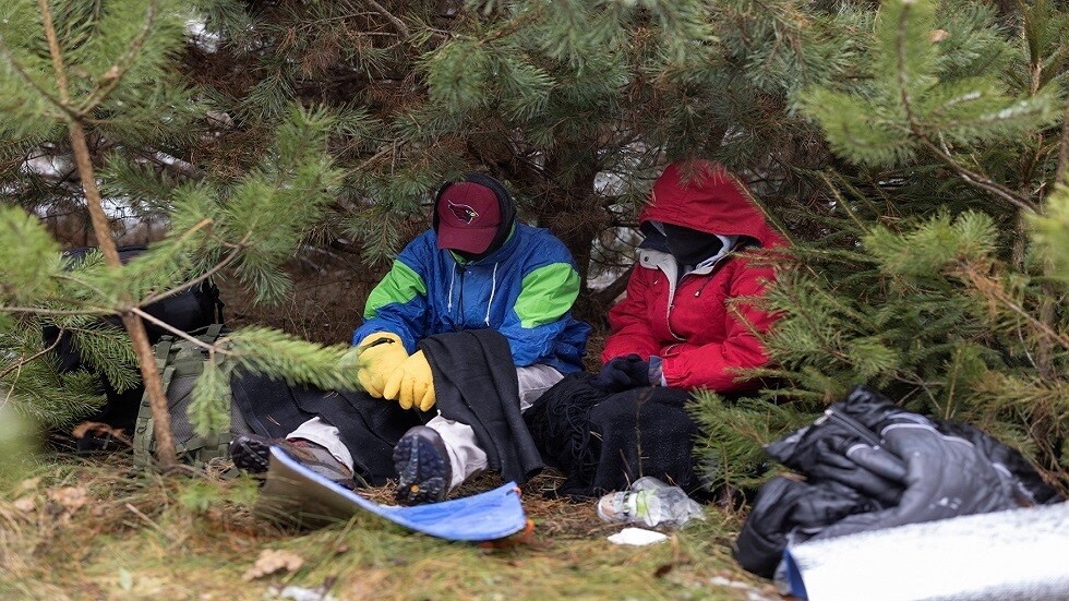 مهاجران سوريان يرويان قصة معاناتهما حتى تمكنا من الوصول إلى حدود بولندا