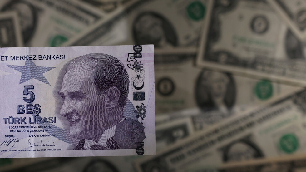 انخفاض ملحوظ في قيمة الليرة التركية