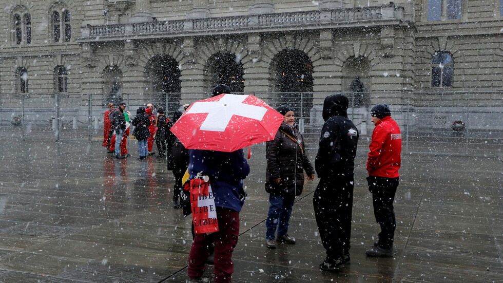 سويسرا ترصد أول حالة إصابة محتملة بالمتحور 