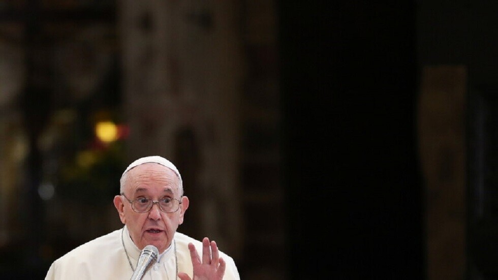 بابا الفاتيكان يدعو لعدم استغلال المهاجرين كـ"بيادق على رقعة السياسة"