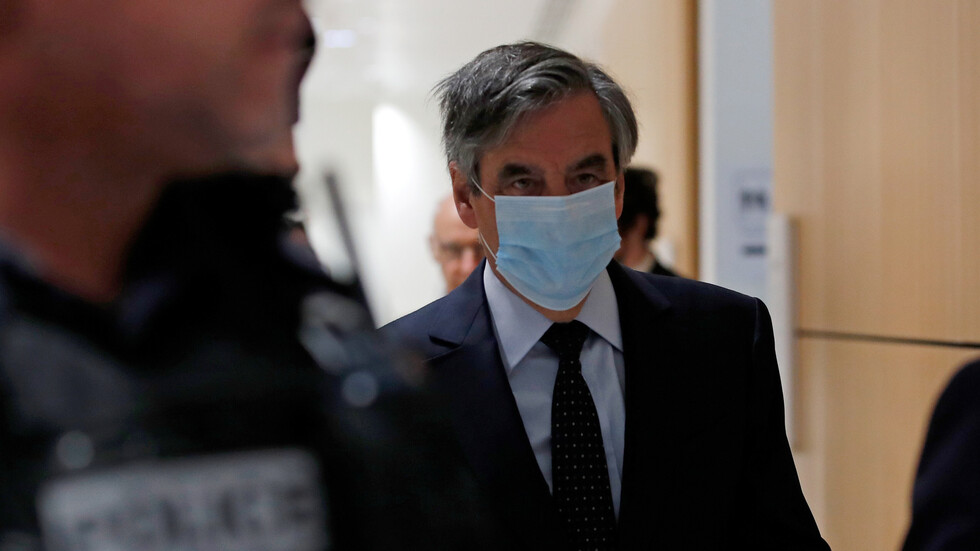 النيابة العامة الفرنسية تطالب بالسجن 5 سنوات لرئيس الوزراء الأسبق فيون