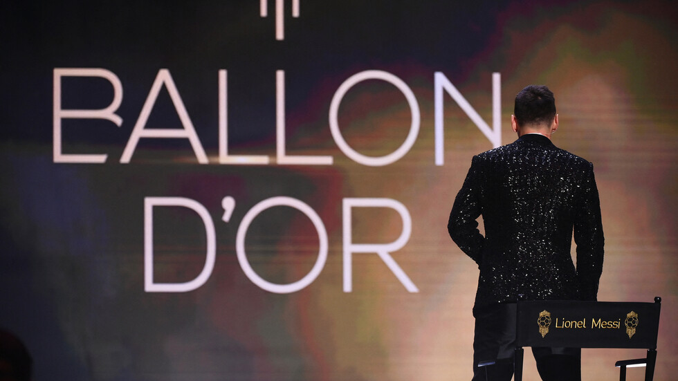 شاهد.. ميسي يحصل على هدية تتخطى ربع مليون دولار تمنح لأول مرة