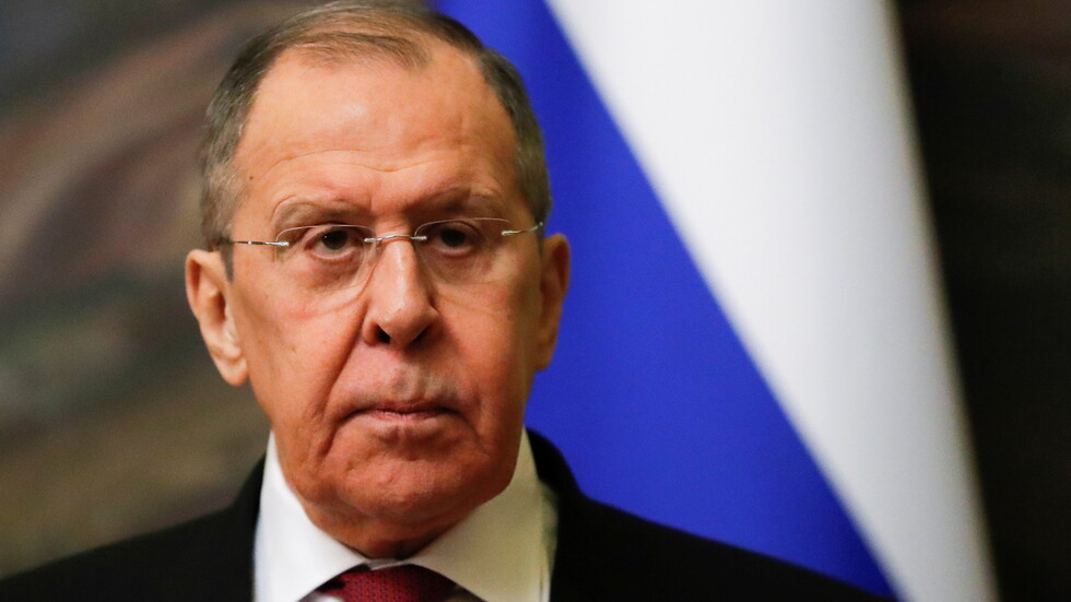 لافروف: الولايات المتحدة أحاطت روسيا بقواعد عسكرية وبدأت بإثارة الهيستيريا العسكرية