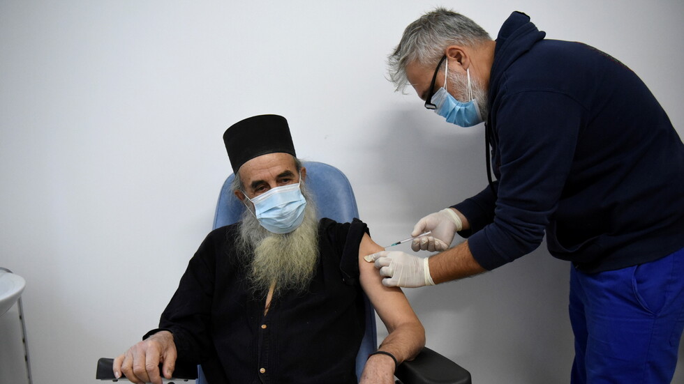 اليونان تفرض غرامة على الأشخاص غير المطعمين الذين تزيد أعمارهم عن 60 عاما