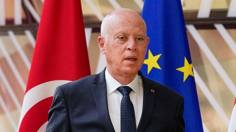 قيس سعيد: الدولة ليست لقمة سائغة ومن يعمل على ضربها واهم (فيديو)