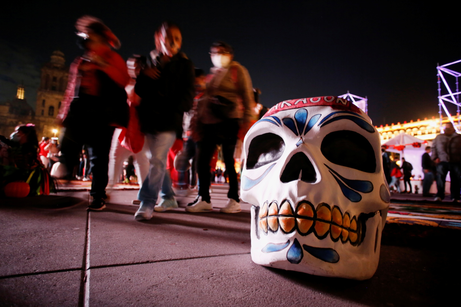 هدايا وقرابين لمن فارقوا الحياة.. المكسيكيون يحتفلون بعيد موتاهم (صور)