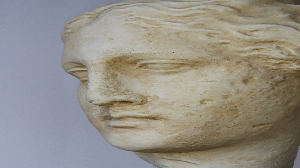 اكتشاف رؤوس تماثيل لآلهة يونانية في مدينة قديمة بتركيا