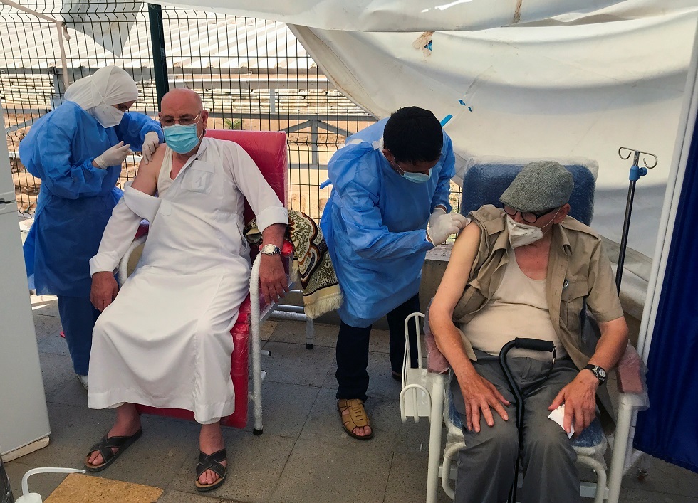 الجزائر تعلن بدء التطعيم بالجرعة الثالثة وتتوقع موجة رابعة لكورونا