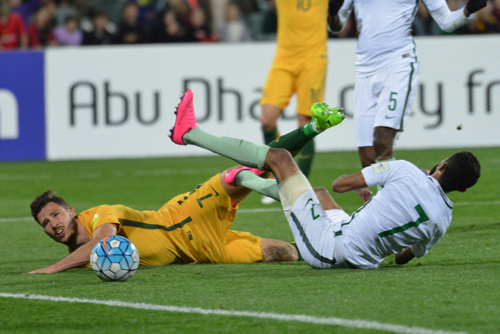 لمواجهة السعودية في تصفيات كأس العالم.. أستراليا تستدعي لاعبين محليين