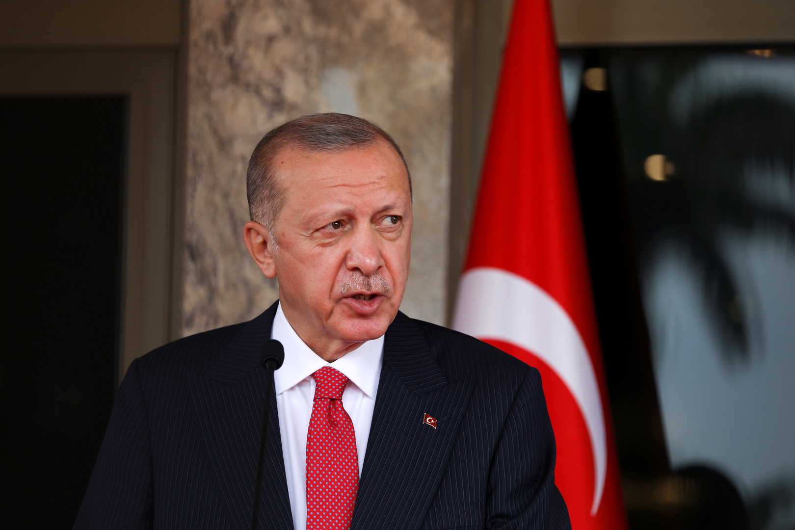 أردوغان يعلن إلغاء بعض الرسوم الكهربائية لمساعدة المستهلكين