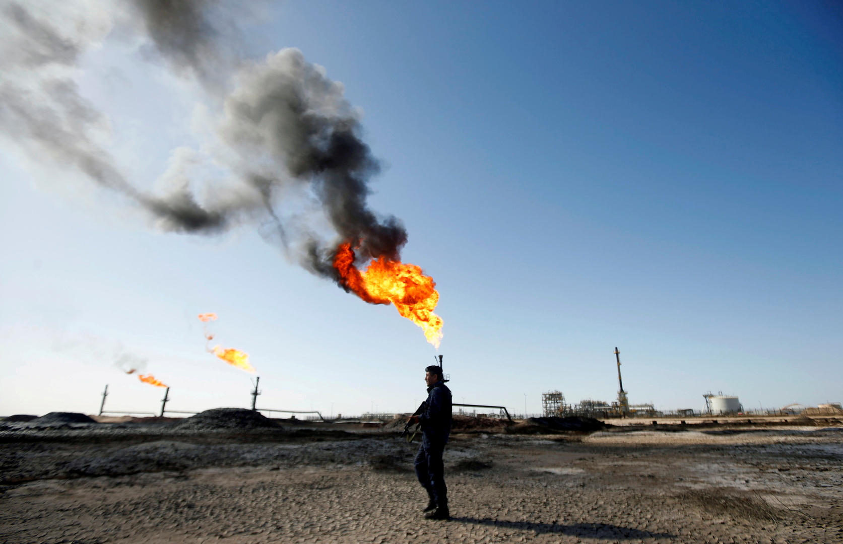 العراق.. تفويض شركة النفط الوطنية ببحث حقول الناصرية مع 
