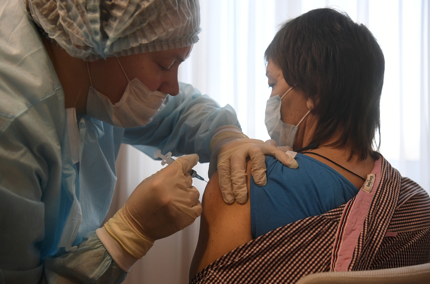 روسيا.. فرض التطعيم الإلزامي في بطرسبورغ لمن بلغوا الـ60 فما فوق