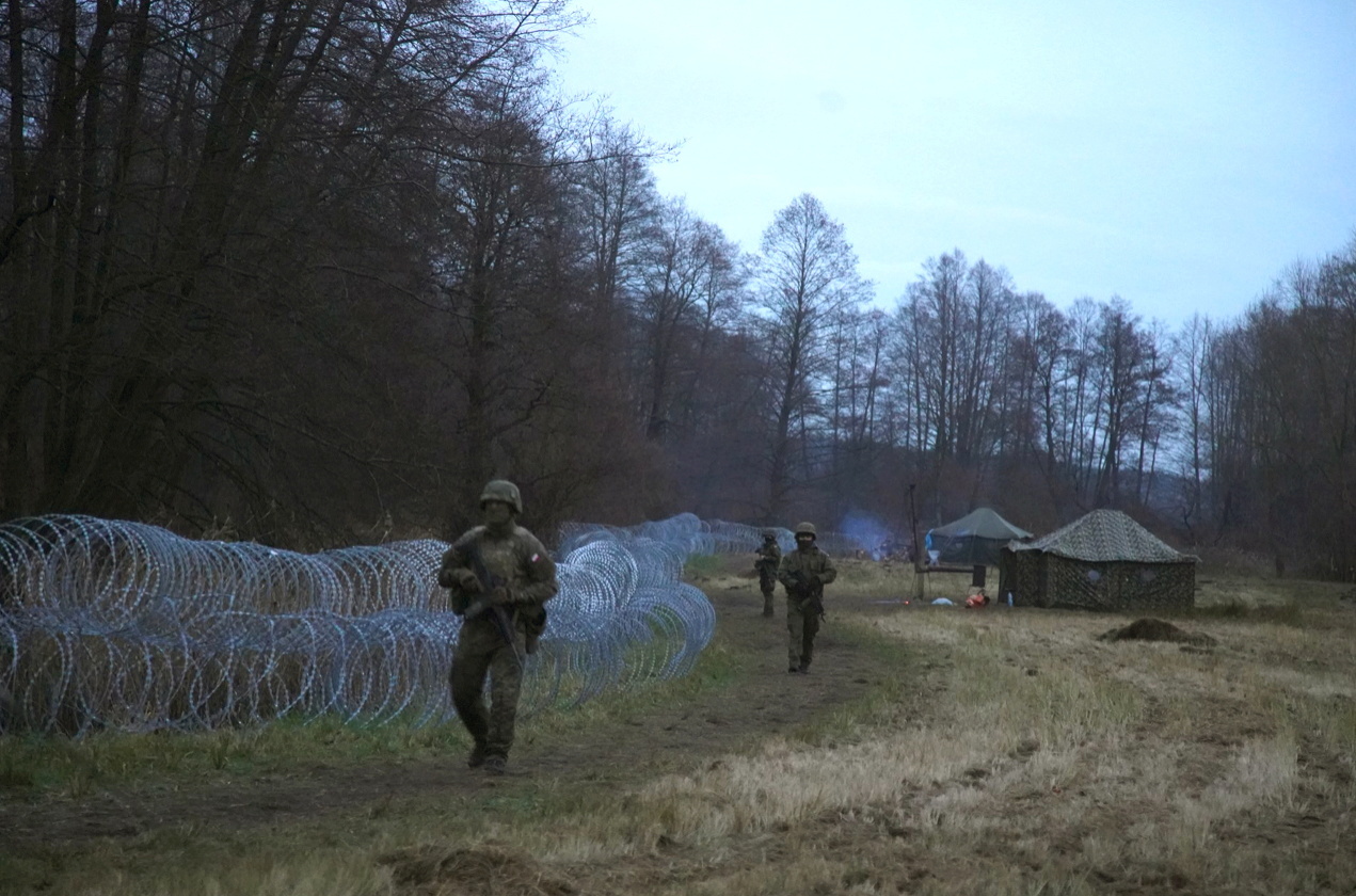 بولندا تعلن عن احتجاز مواطني 3 بلدان بتهمة المساعدة في الهجرة غير الشرعية