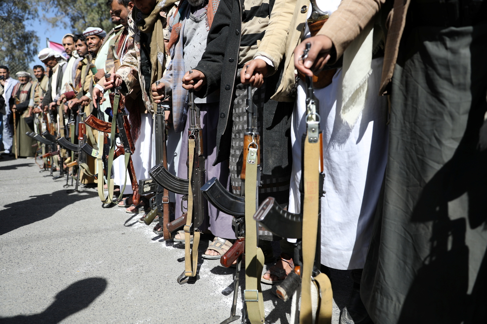 الحوثيون يعلنون تنفيذ عملية نوعية استهدفت معسكرات في ظهران السعودية ومأرب وتعز اليمنيتين