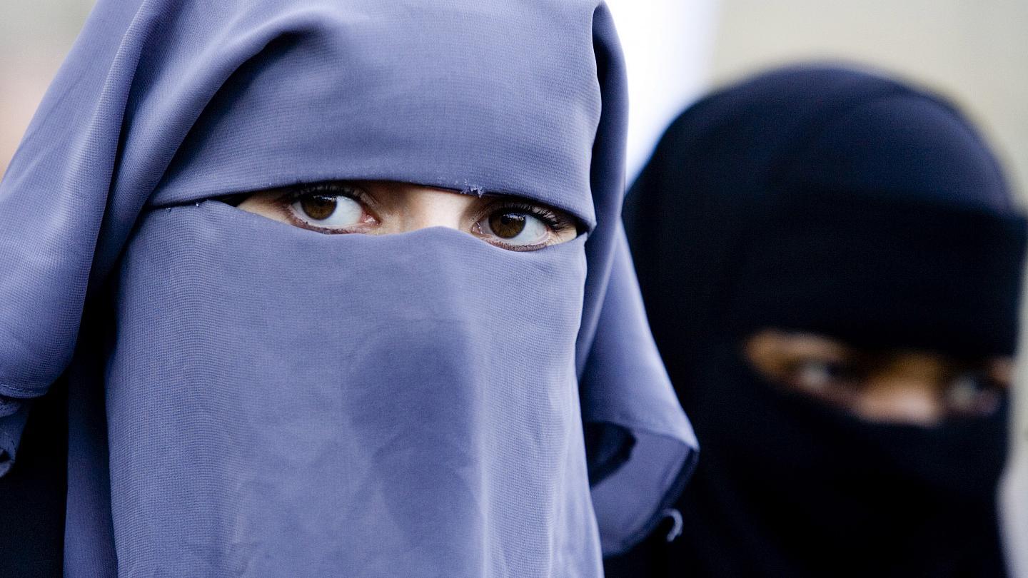 نائبة مصرية: سأقدم مشروع قانون يجرم ارتداء النقاب