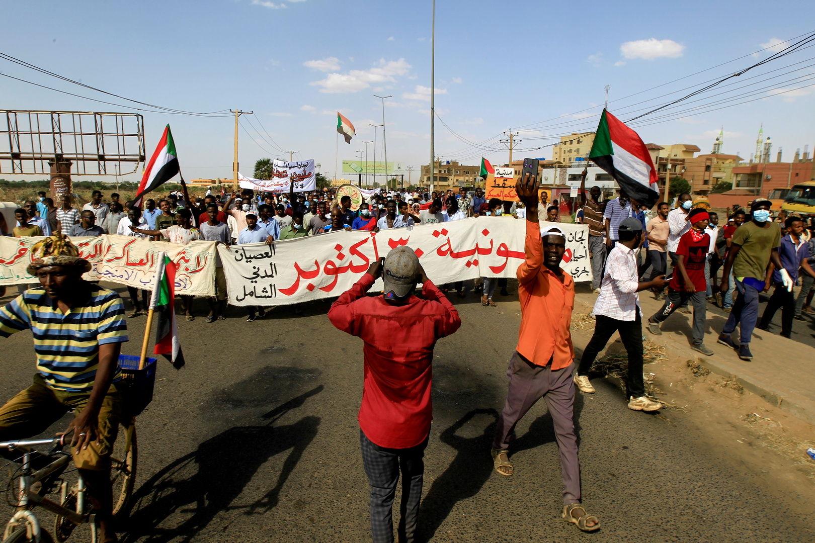 تجمع المهنيين في السودان: لا شرعية لقرارات البرهان ومجلسه