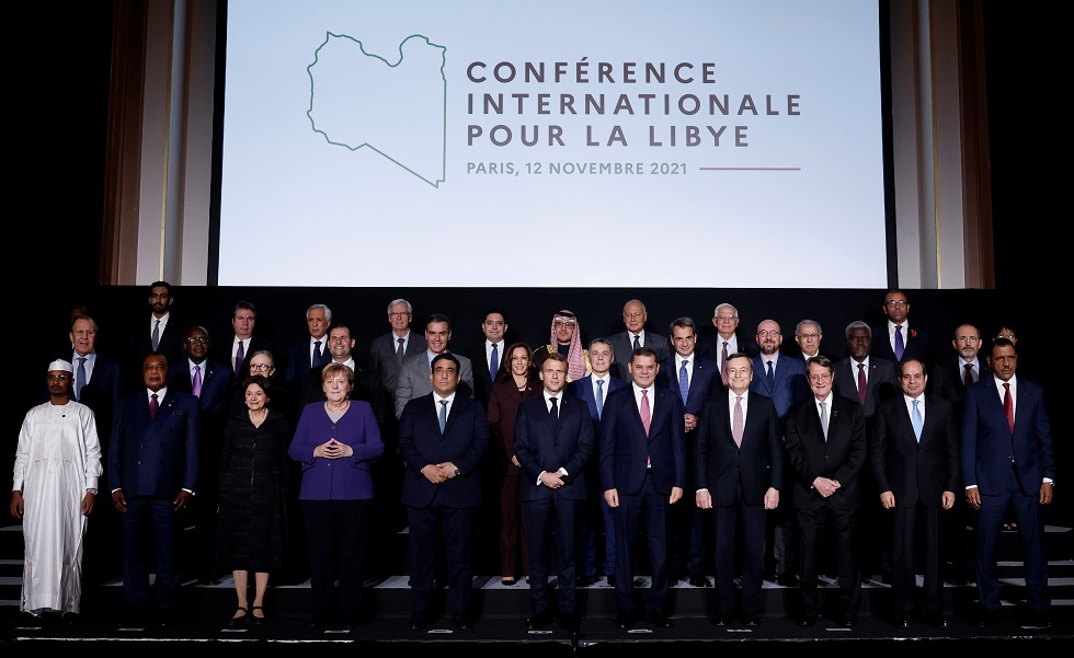 تزامنا مع التوترات بين البلدين.. صورة تجمع وزيري خارجية الجزائر والمغرب في باريس (صورة)