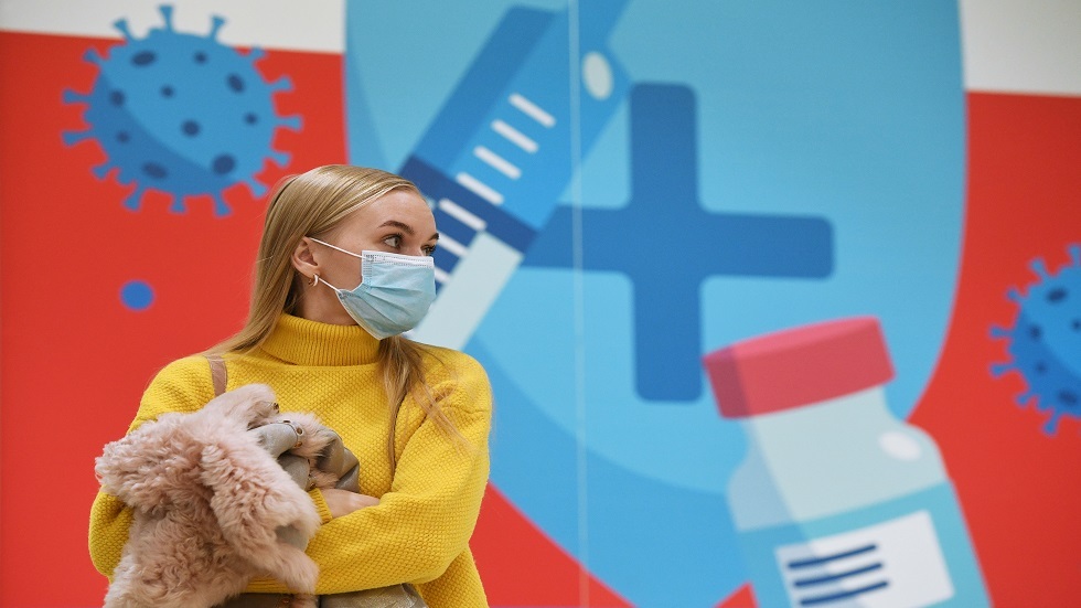 طبيب مناعة روسي يرسم 3 سيناريوهات لتغير فيروس كورونا