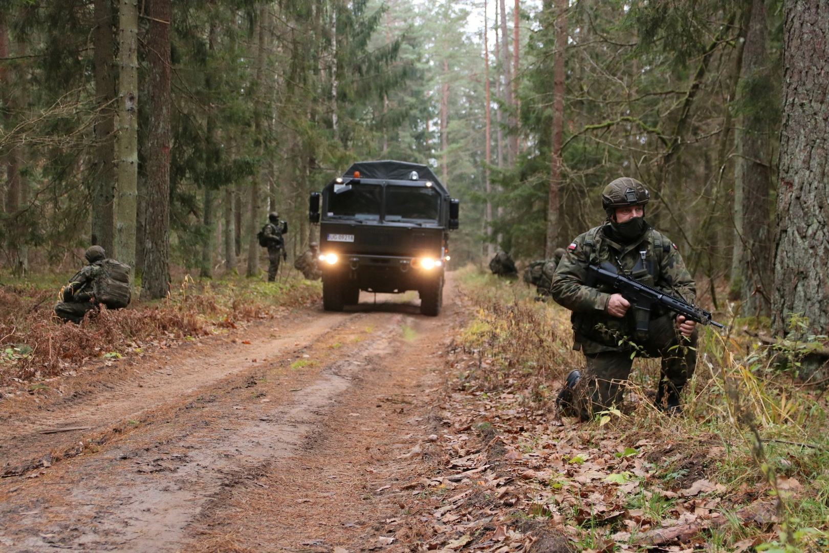 بولندا تخشى استفزازا مسلحا وبيلاروس تؤكد أنها لا تريد صراعا على حدودها