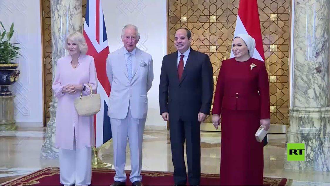 بالفيديو.. الرئيس المصري يستقبل الأمير تشارلز في القاهرة