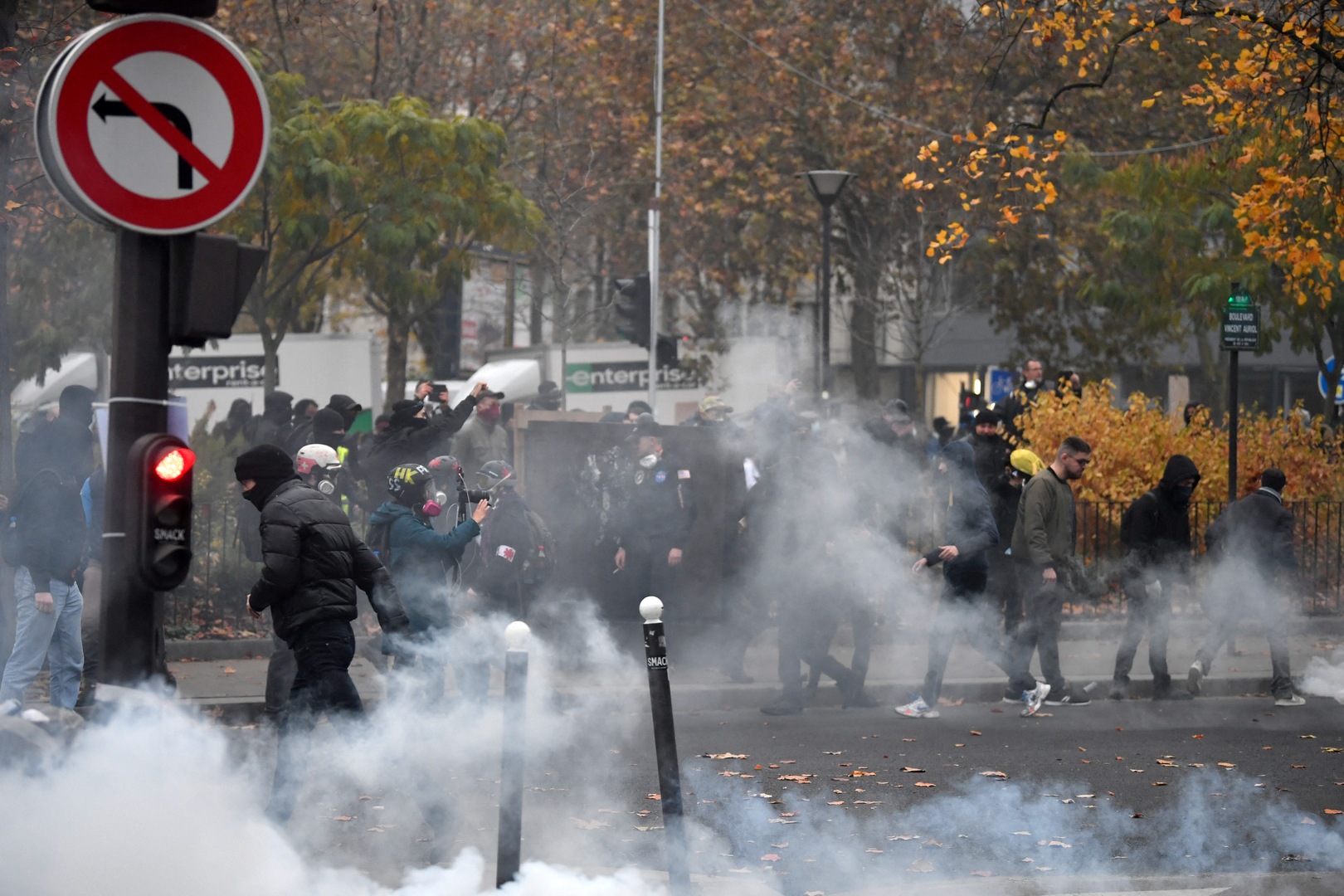 الشرطة تستخدم الغاز المسيل للدموع أثناء الاحتجاجات في باريس