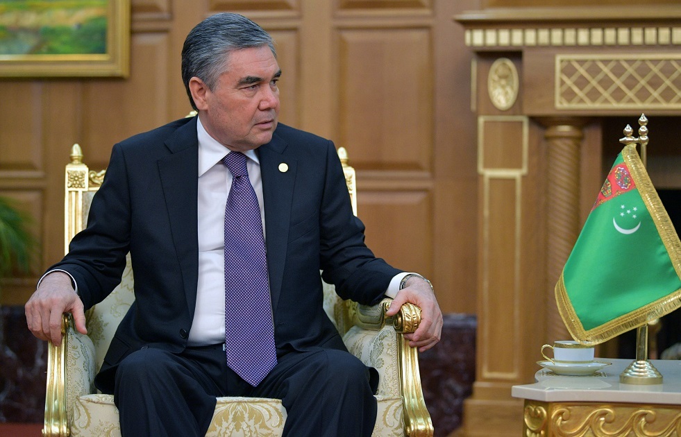 رئيس تركمانستان يلعب 
