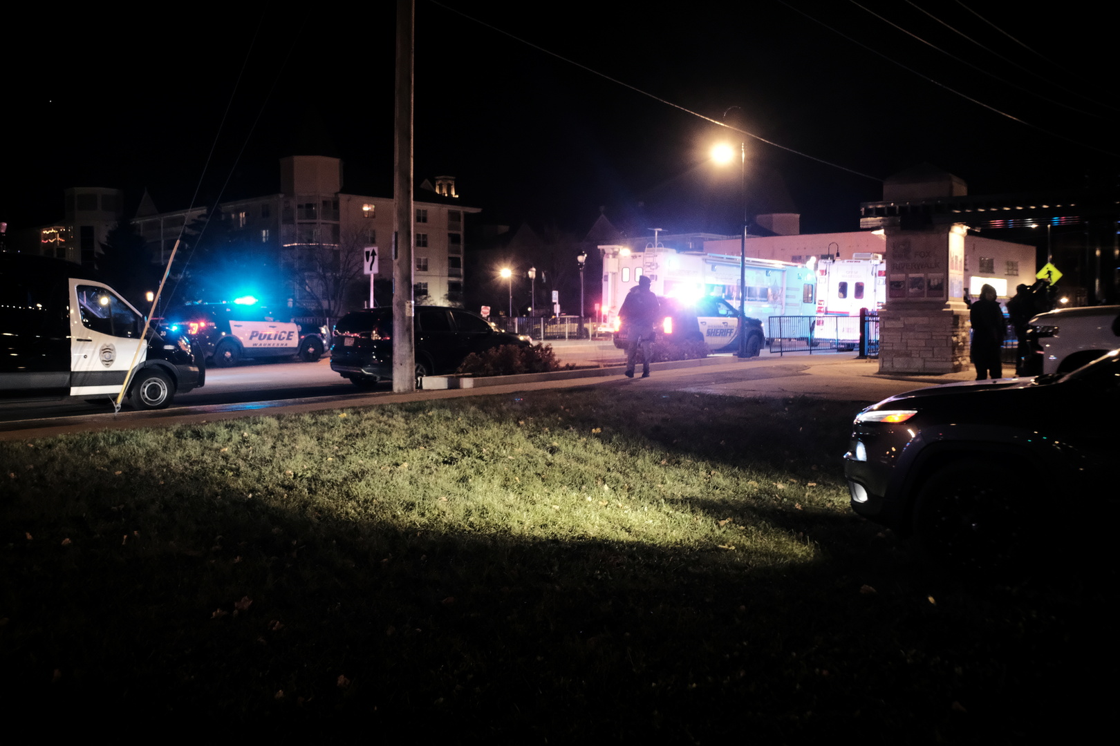 شرطة ولاية ويسكونسن الأمريكية: قتلى وجرحى إثر دهس سيارة حشدا أثناء عروض عيد الميلاد
