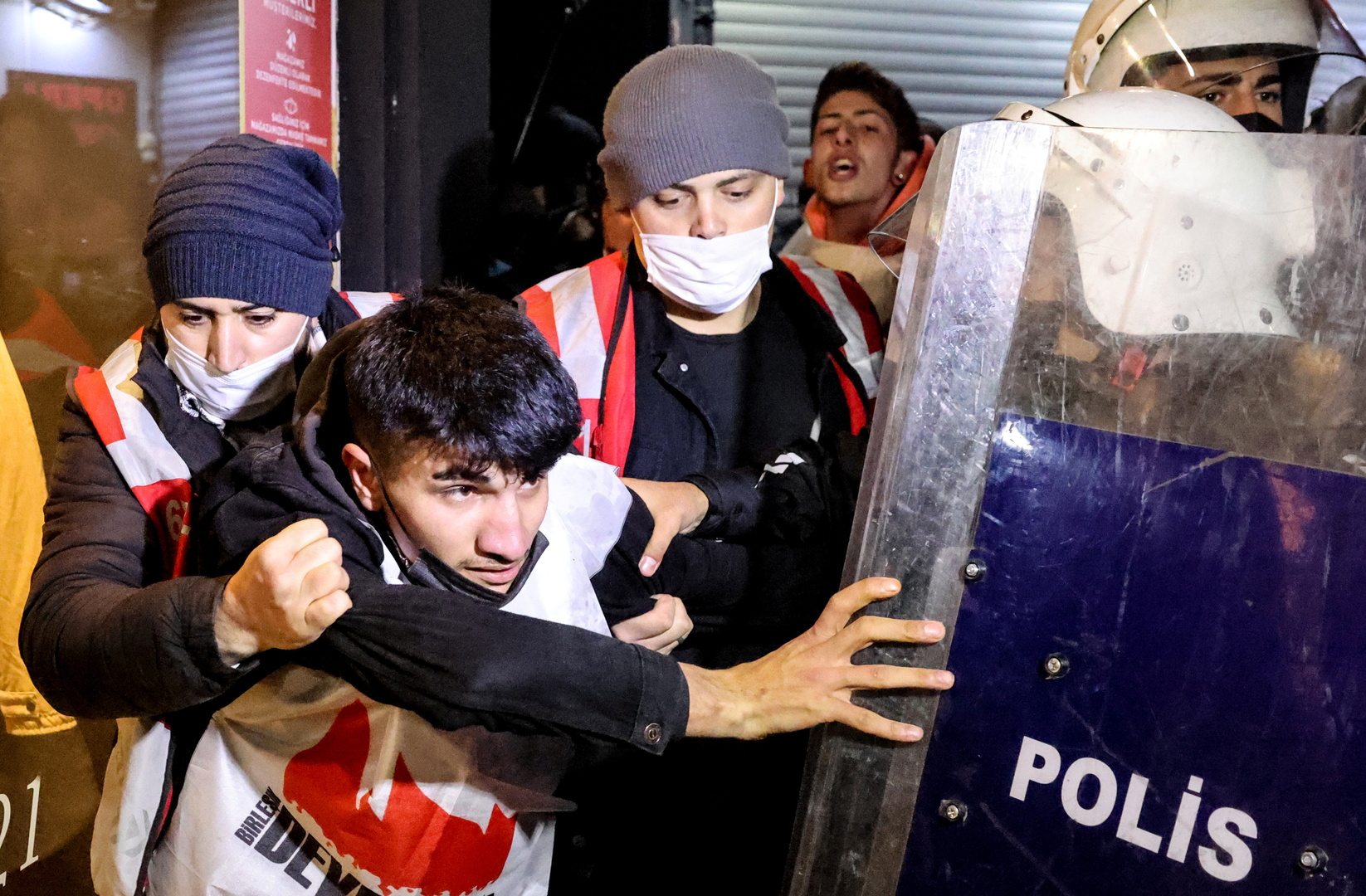 الشرطة التركية تفرق مظاهرة احتجاج على ارتفاع تكاليف المعيشة