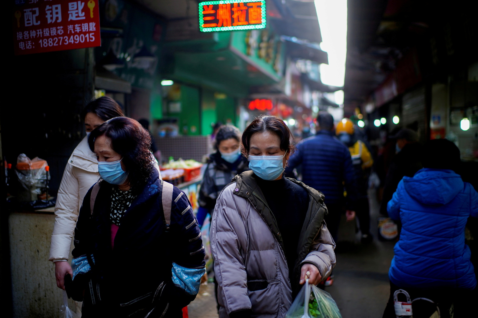 وسط عودة تفشي الوباء في العالم.. الصين بلد المليار ونصف تسجل إصابتين فقط بكورونا
