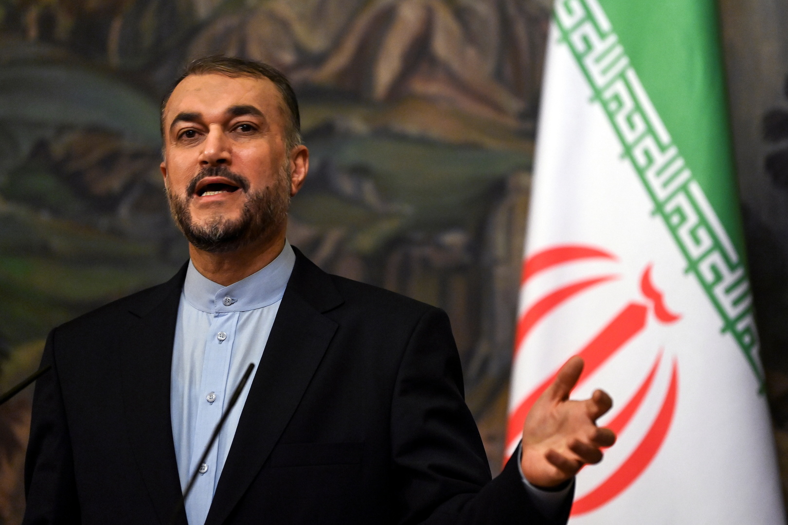 إيران تطلب رفع العقوبات قبل أيام من مباحثات فيينا