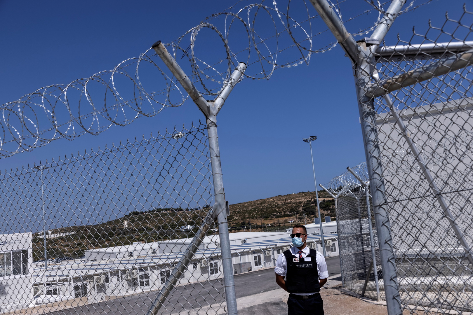 اليونان تعلن افتتاح مخيمين مغلقين آخرين لطالبي اللجوء