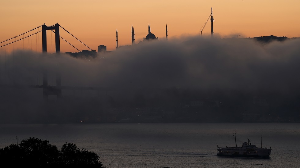 تركيا تعلن مصرع 4 أشخاص وإصابة 19 آخرين جراء رياح عاتية في اسطنبول
