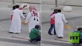 غضب بعد تداول فيديو اعتداء شاب قطري على عامل.. والداخلية تصدر بيانا!
