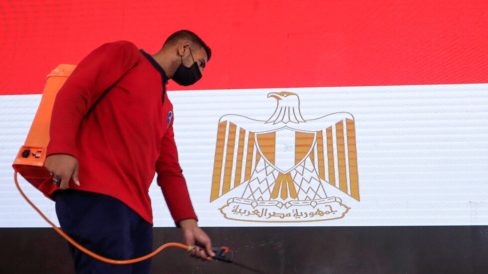 مستشار السيسي الصحي: "أوميكرون" سيصل إلى مصر بنسبة 100%  ولا نزال في وسط البحر