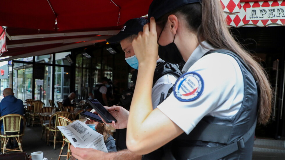 فرنسا تفرض تقديم فحص كورونا سلبي على جميع القادمين إليها من خارج الاتحاد الأوروبي