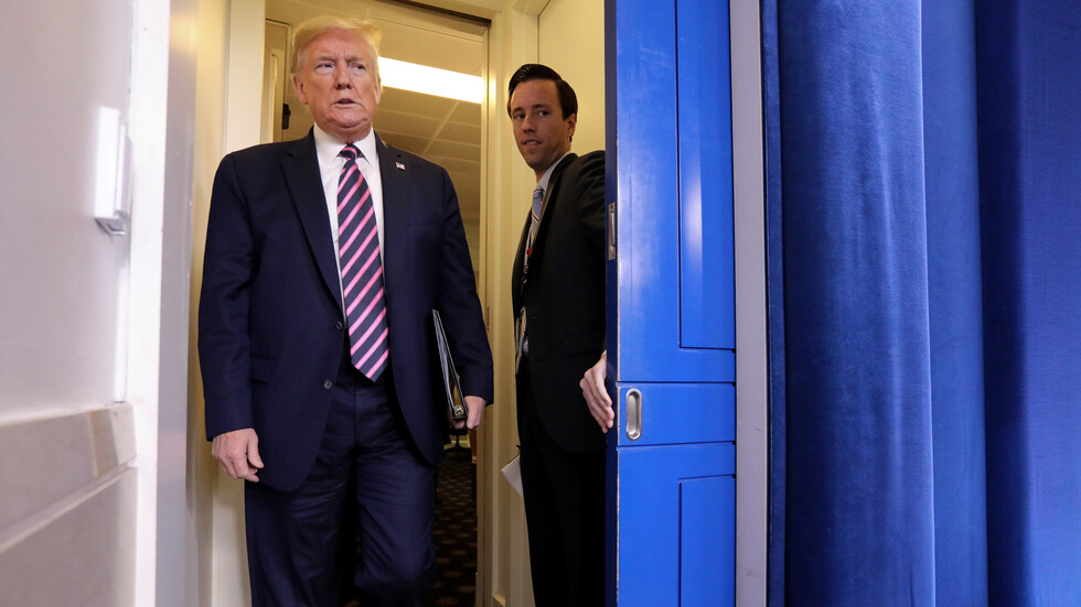 كتاب: ترامب أصيب بكورونا قبل أيام من مناظرته مع بايدن