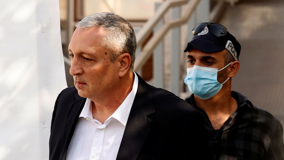 مساعد نتنياهو السابق: يهددوني بتدمير عائلتي إذا لم أشهد ضده