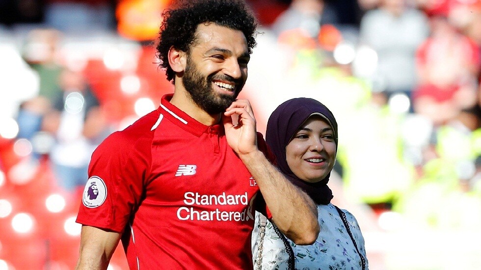 مدرب مصري يخرج عن صمته بعد الهجوم الواسع عليه لنشره صورا خاصة لزوجة محمد صلاح (صور)