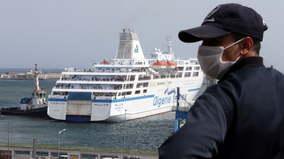 الجزائر تشترط "جواز التلقيح" لدخول أراضيها ومغادرتها عبر البحر