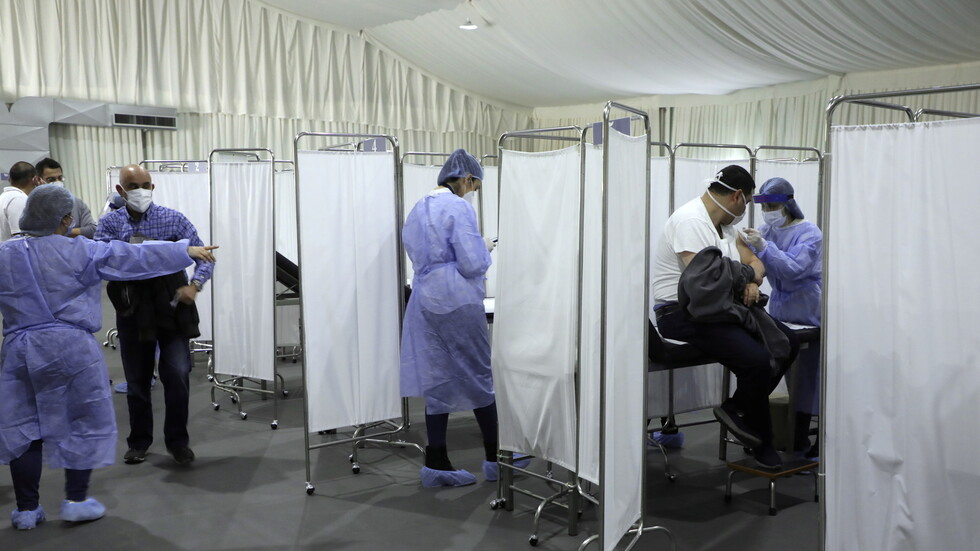 لبنان.. حظر تجول ليلي لغير المحصنين ضد كورونا وإجبارية التطعيم للموظفين