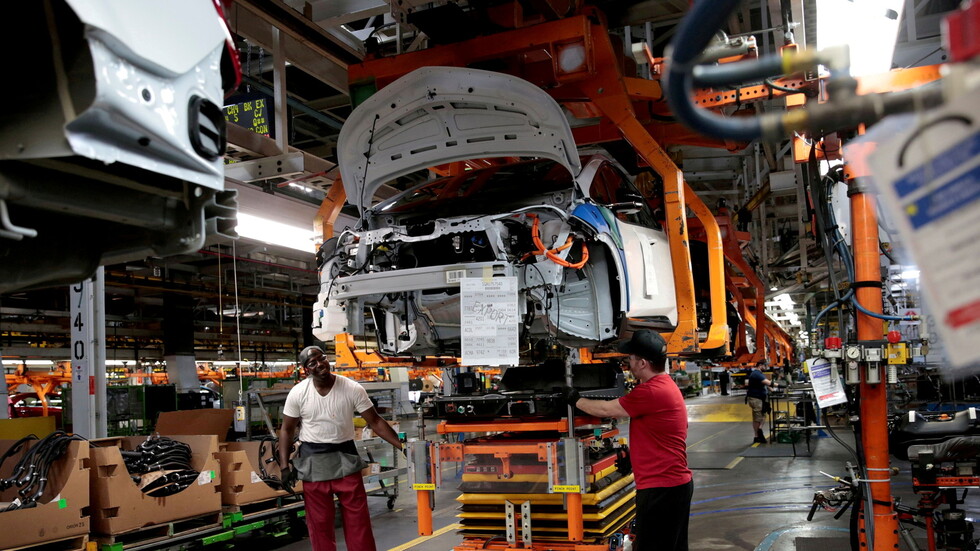 "المنصور" المصرية و"جنرال موتورز" تدرسان تصنيع سيارات كهربائية في مصر