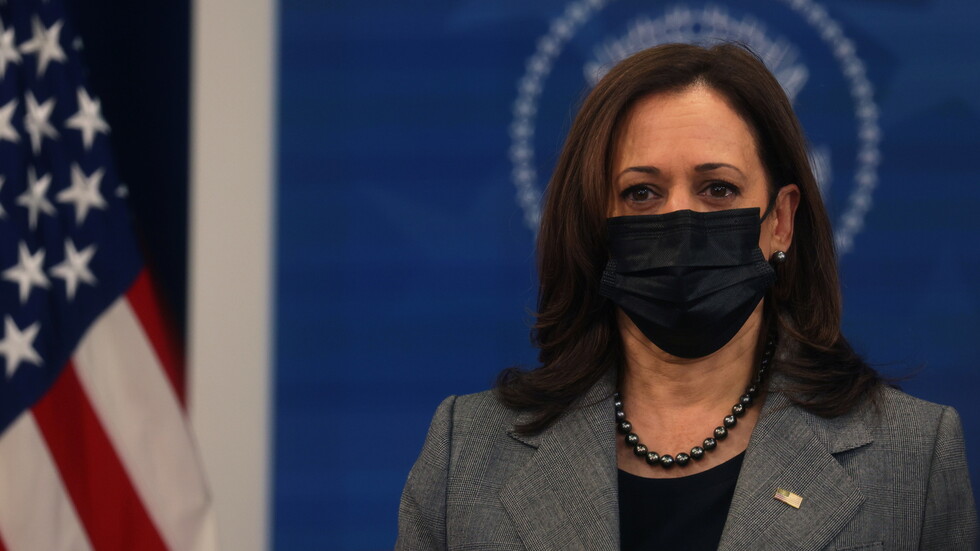 كامالا هاريس تدعو لوضع قواعد دولية "للاستفادة المسؤولة" من الفضاء