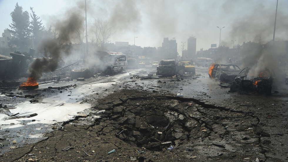 "سانا": مقتل 10 عمال من موظفي حقل الخراطة النفطي وإصابة آخر باعتداء إرهابي بريف دير الزور