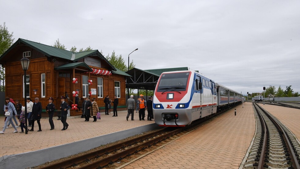 رئيس الحكومة الروسية يكشف عن تخصيص أموال غير مسبوقة لتطوير السكك الحديدية في البلاد