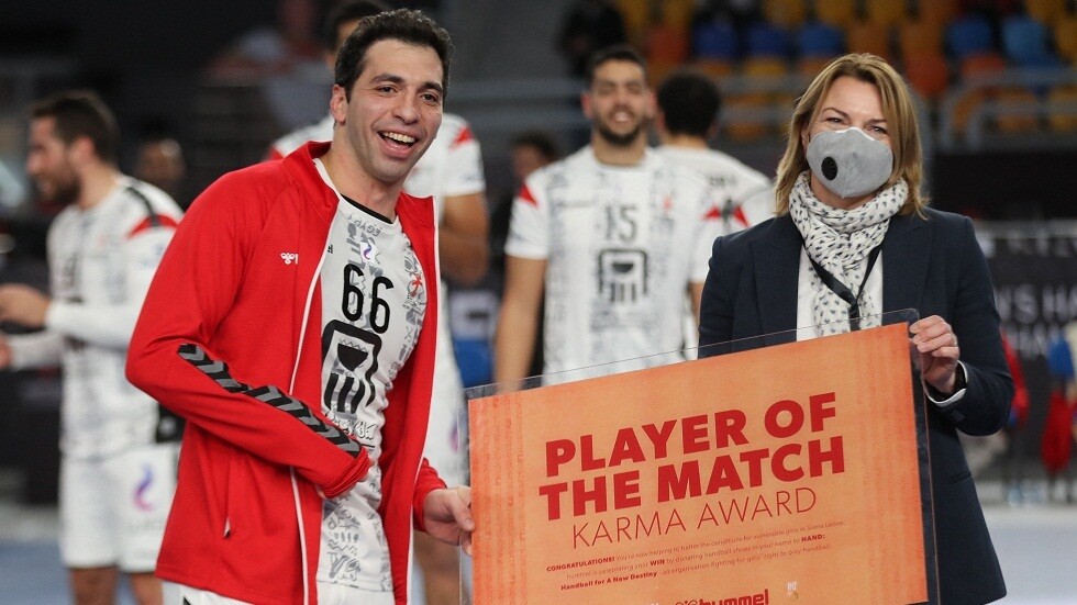 أحمد الأحمر يتراجع عن الاعتزال الدولي ويعود للمنتخب المصري (فيديو)