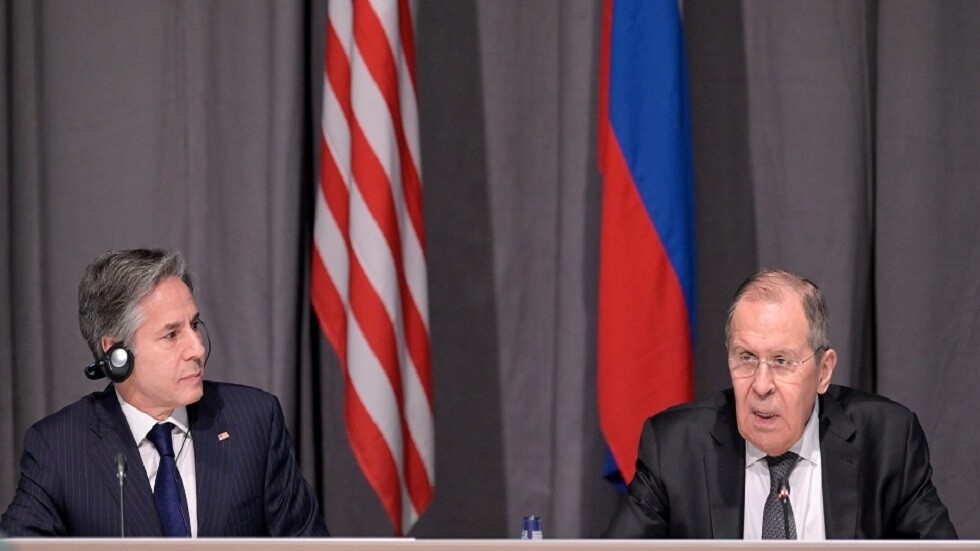 لافروف لبلينكين: إقحام أوكرانيا في الألعاب الجيوسياسية الأمريكية ستترتب عليه "عواقب وخيمة"