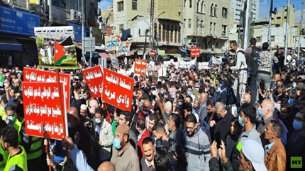 مسيرة احتجاجية في عمان للمطالبة بإسقاط الاتفاقيات الموقعة مع إسرائيل (فيديو)