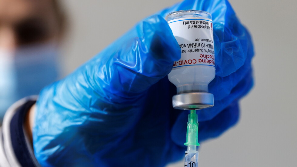 اليونان.. تغيير موعد إعادة التطعيم ضد كورونا من 6 أشهر إلى 3