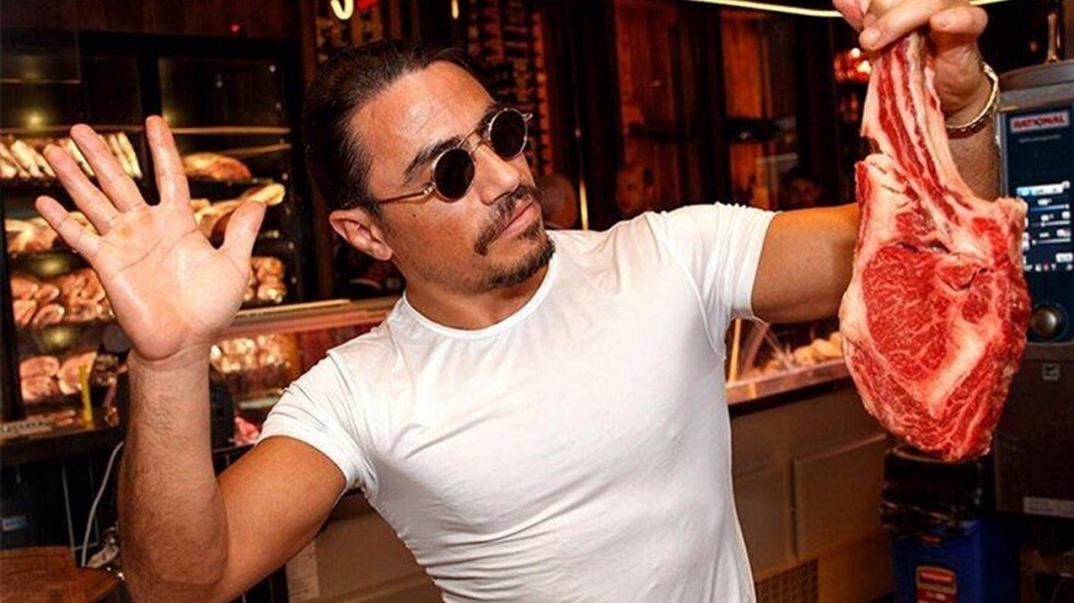 "الأبقار لا تريد أن تموت".. هجوم على الشيف التركي نصرت