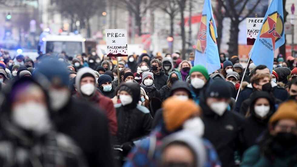 ألمانيا.. تعرض عدد من الصحفيين للاعتداء خلال تجمع لمعارضي قيود كورونا